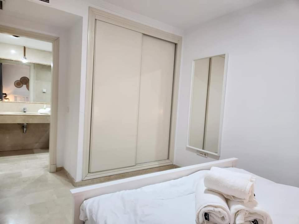 Apartment Beachfront Accommodation Estepona Exterior photo